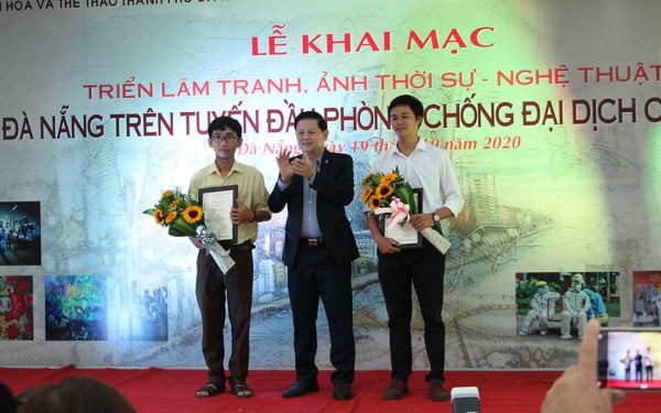 Đà Nẵng: Triển lãm tranh, ảnh thời sự – nghệ thuật tuyến đầu chống dịch Covid-19